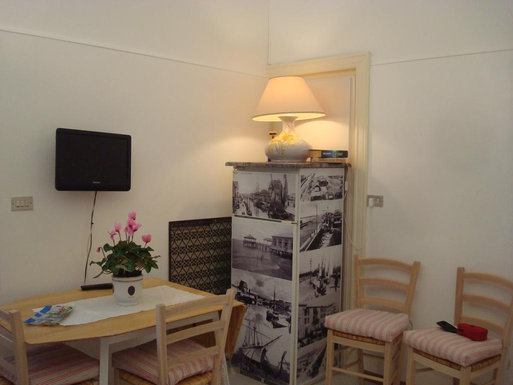 Villino Caproni Apartment Viareggio Exterior foto